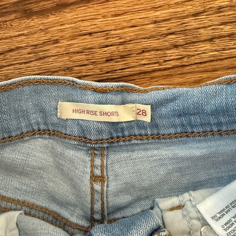 Levi's Classic Light Blue Jean Shorts - Picture 3 of 3